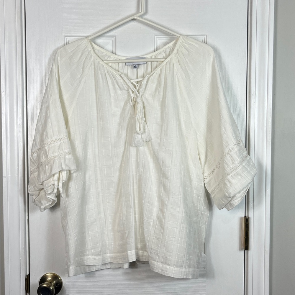 Gibson/Latimer white short sleeved boho top size large. V neck. Lined